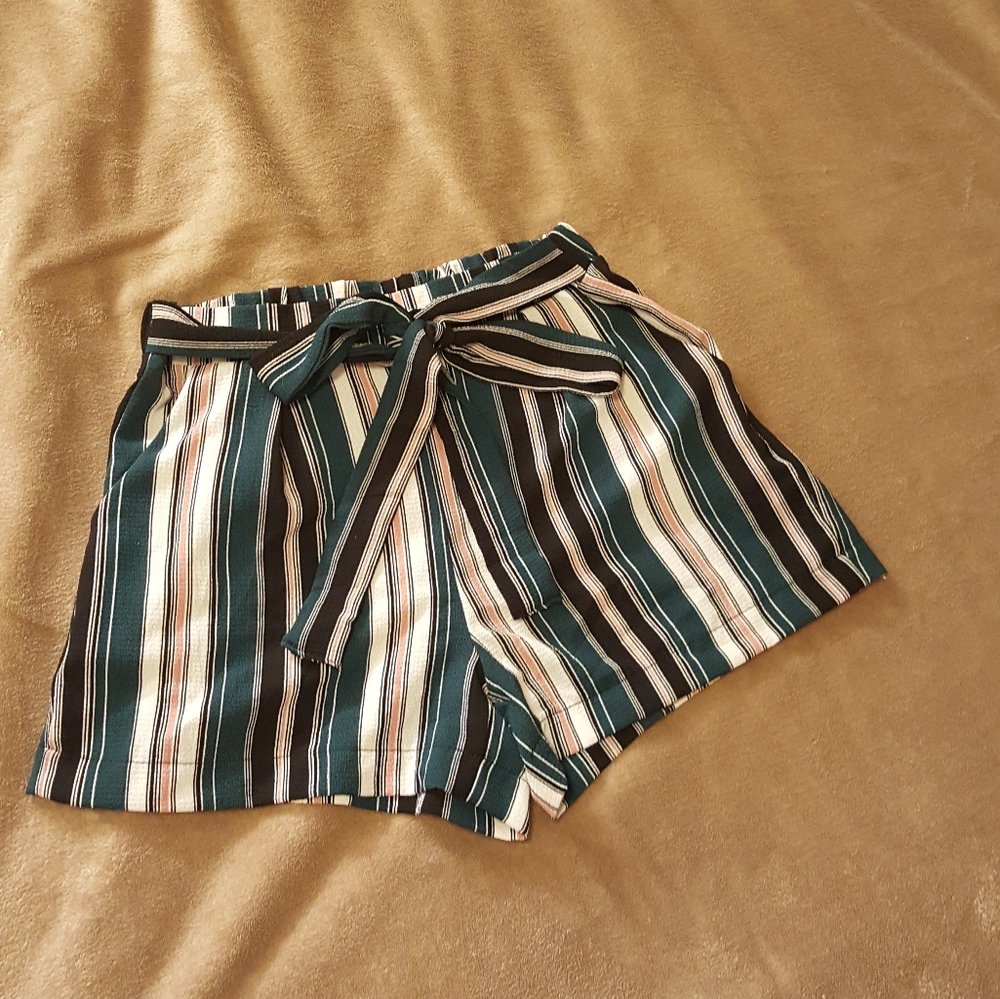 High Waisted Shorts with tie belt SIZE S WOMEN'S